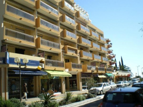 Joli Appartement au Lavandou Centre - 2 Chambres, Terrasse Sud et Garage - FR-1-308-109